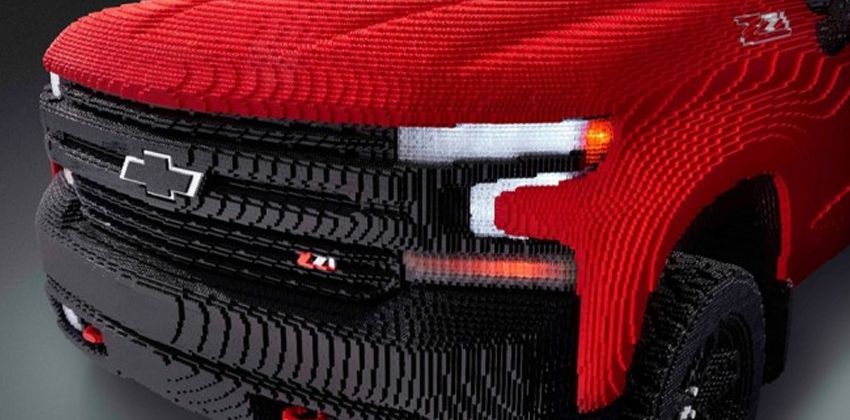 2019 Chevrolet Silverado front - Logo brick