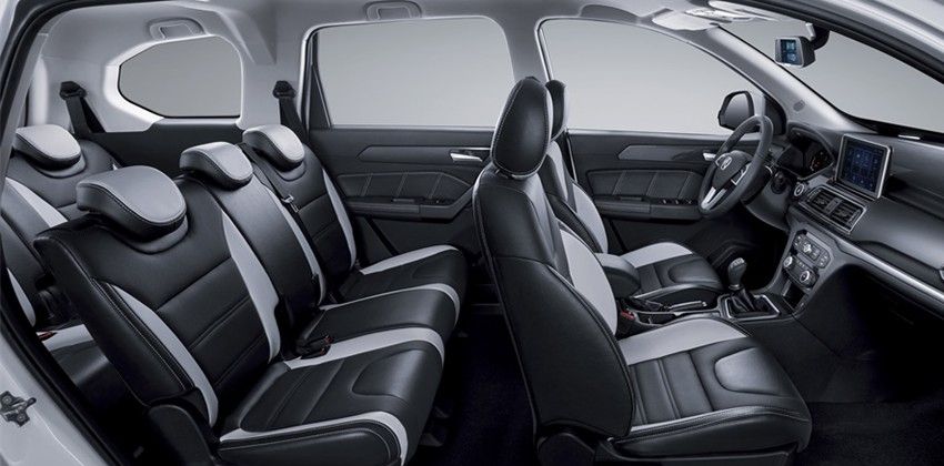 BAIC M60 cabin space