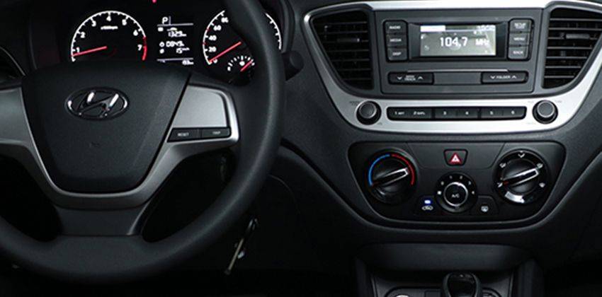 2019 hyundai accent se interior discount