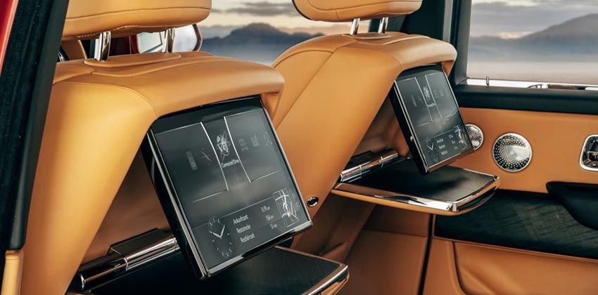 Rolls-Royce Cullinan Rear Theatre