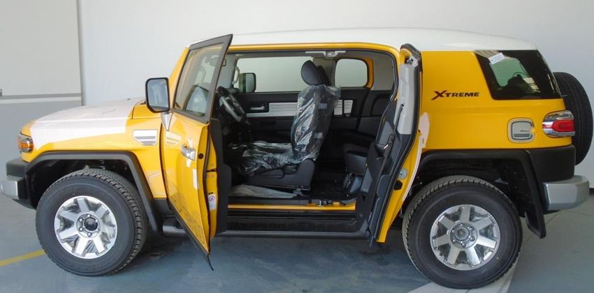 Toyota FJ Cruiser side