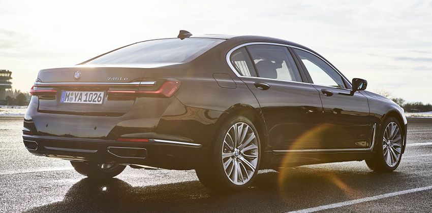 New BMW 7 Series plug-in hybrid - rear image