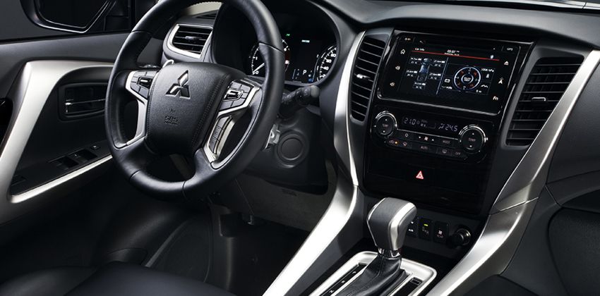 Mitsubishi Montero Sport cabin