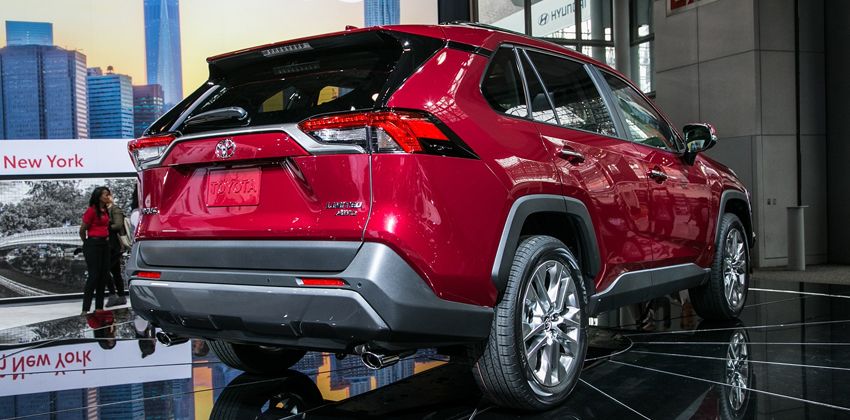 2019 Toyota RAV4 rear image