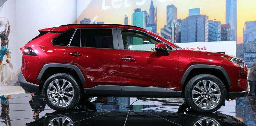2019 Toyota RAV4 side profile