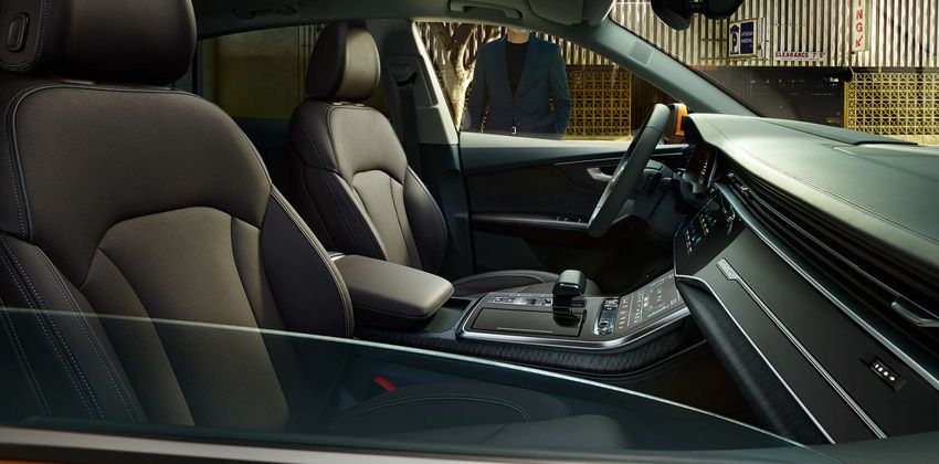 2019 Audi Q8 Front Row