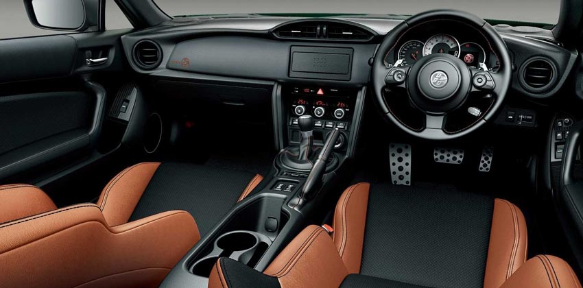 Toyota 86 British Racing Green Limited cabin