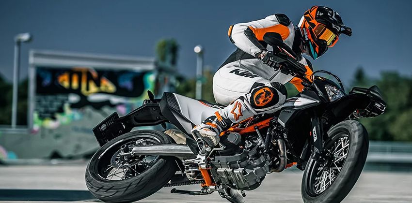 2019 KTM SMC R Leaning on Turn