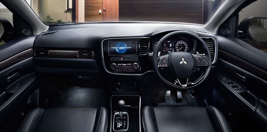 mitsubishi outlander cabin