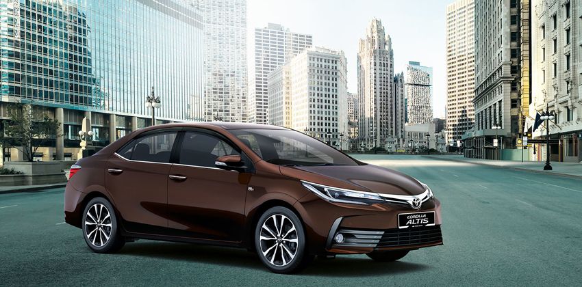 2019 Toyota Corolla Altis Right Side Angular Brown