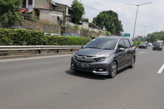 First Drive Honda Mobilio E CVT: Efek Gimmick Ringan First Drive Honda Mobilio E CVT: Efek Gimmick Ringan