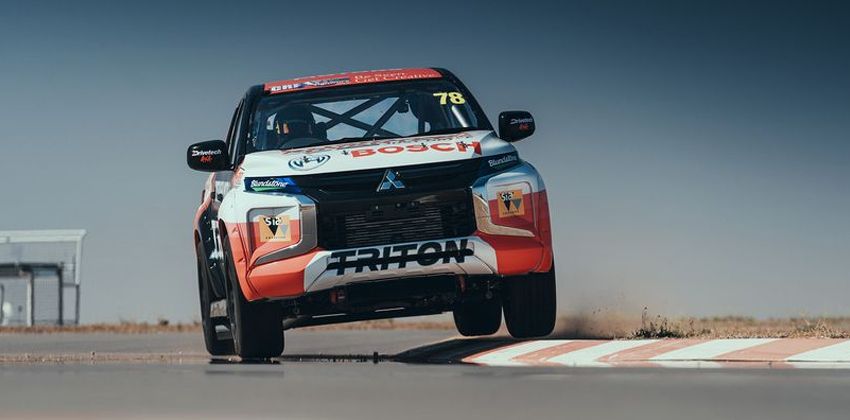 Mitsubishi Strada SuperUtes Front Race Track
