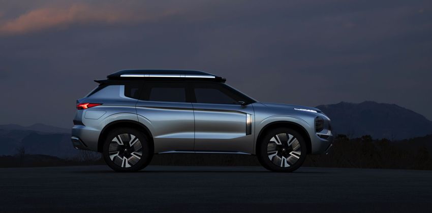 Mitsubishi Engelberg Tourer Side