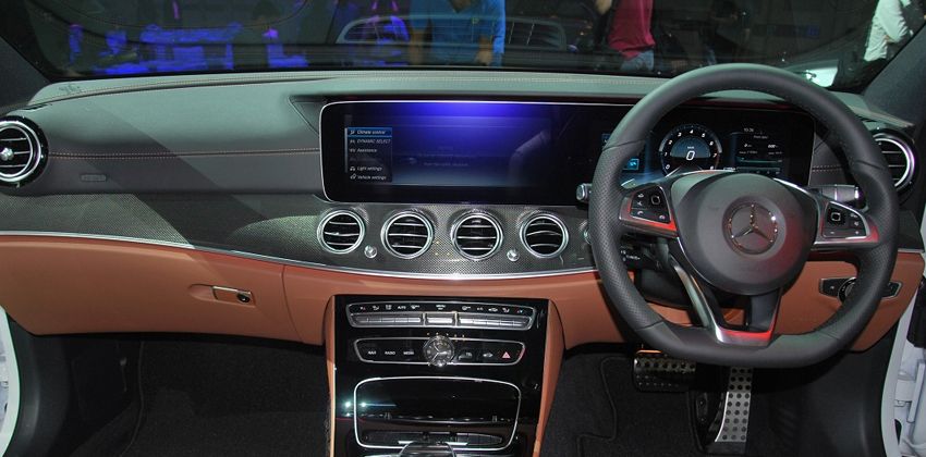 Mercedes-Benz E 350 AMG cabin