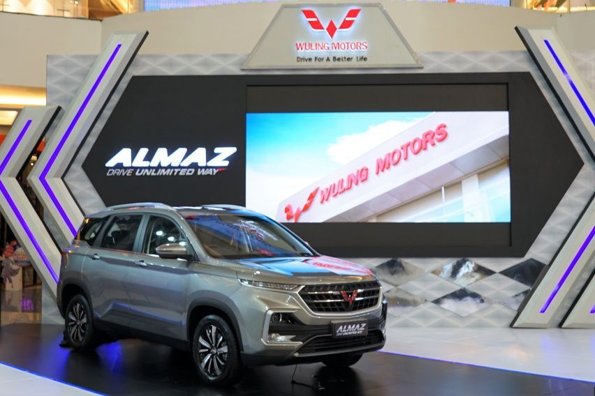 Wuling Motors Meluncurkan Almaz di Berbagai Daerah 