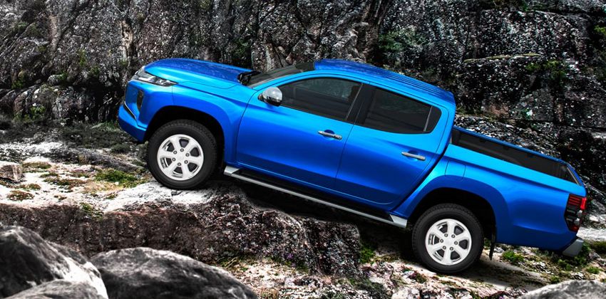 NEW Mitsubishi L200 SIDE