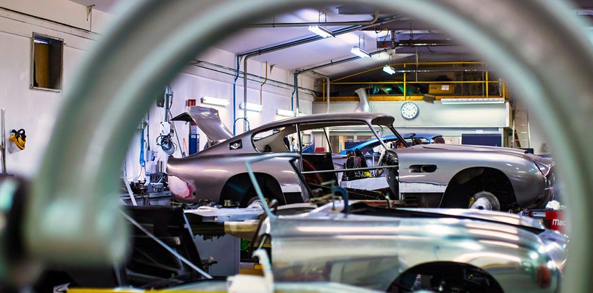 Aston Martin DB5 Goldfinger Side