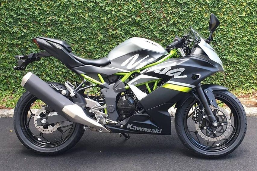 peeling Milliard liv Harga Kawasaki Ninja 250 cc Mulai Rp 29,9 Jutaan, Opsi Murmer Motor Sport |  Oto