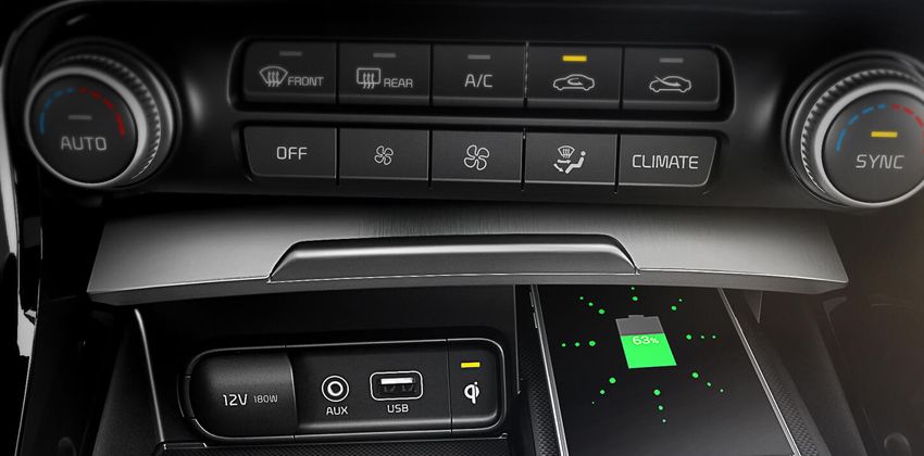 Kia Stinger cabin features