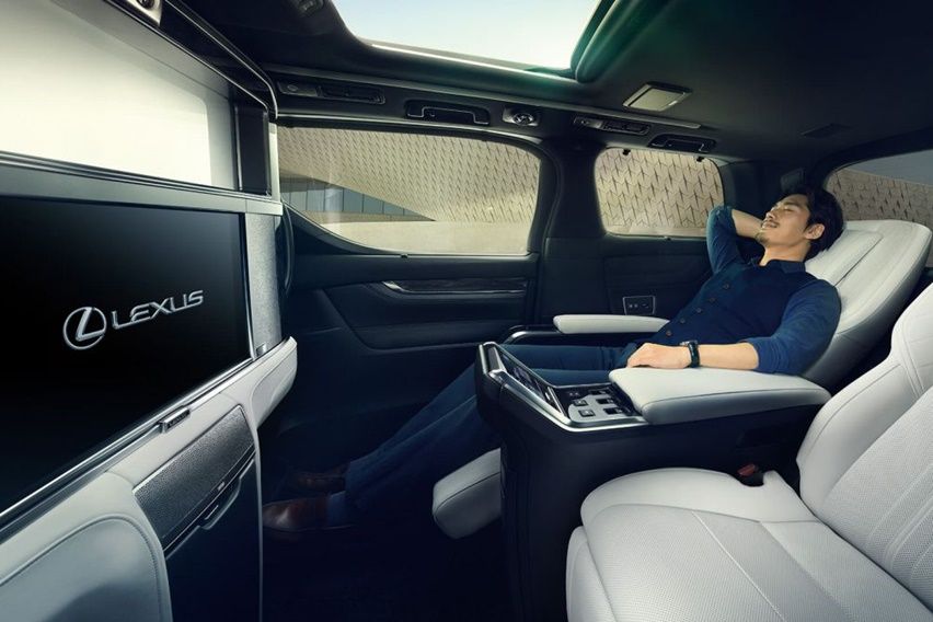 Lexus LM meluncur di Thailand