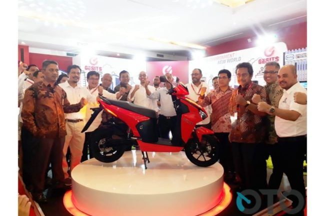 Motor Listrik Gesits Jokowi Turun ke Warren Tanoesoedibjo Motor Listrik Gesits Jokowi Turun ke Warren Tanoesoedibjo
