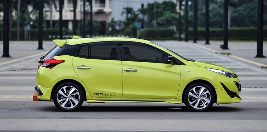 2019 Toyota Yaris SIDE