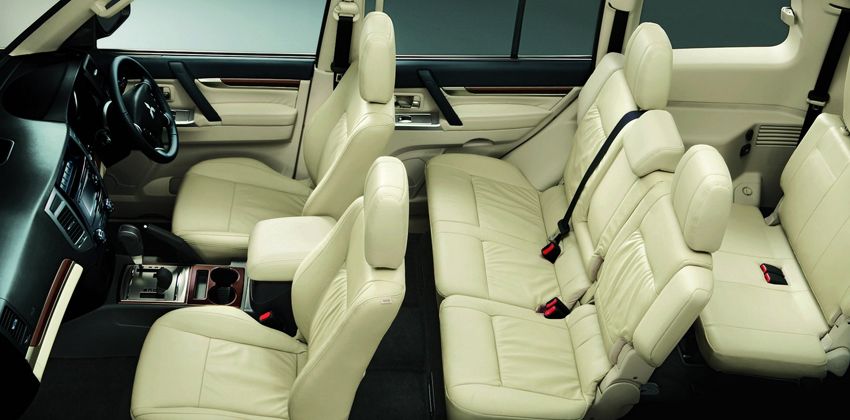 Pajero Final Edition cabin