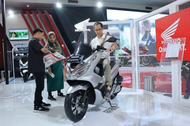 Terjual 550 Unit, Honda PCX Paling Laku Selama IIMS 2019 Terjual 550 Unit, Honda PCX Paling Laku Selama IIMS 2019