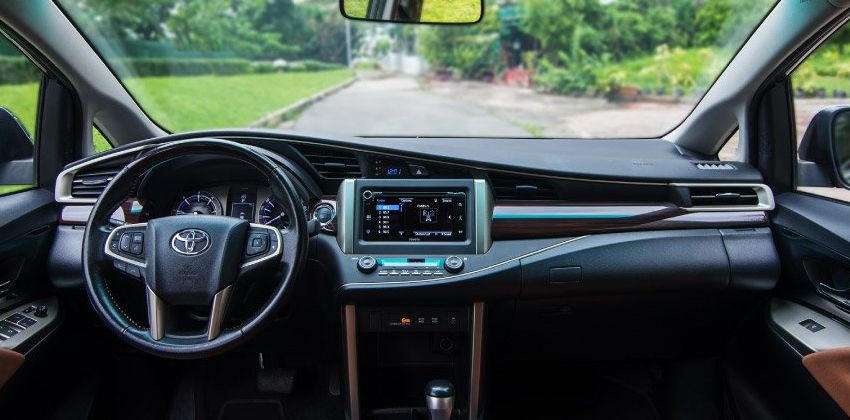 Toyota Innova Dash