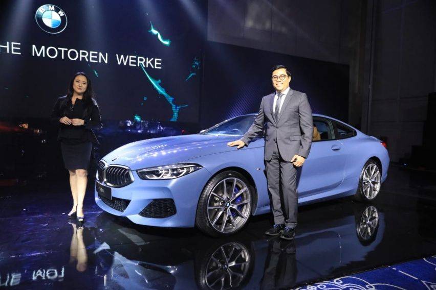 Kenali Perbedaan Bmw 8 Series Coupe Dan M Carbon