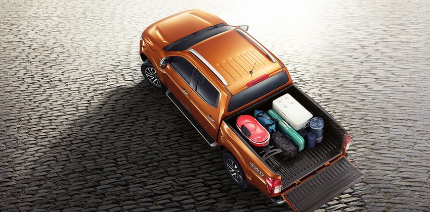 Nissan Navara top-view