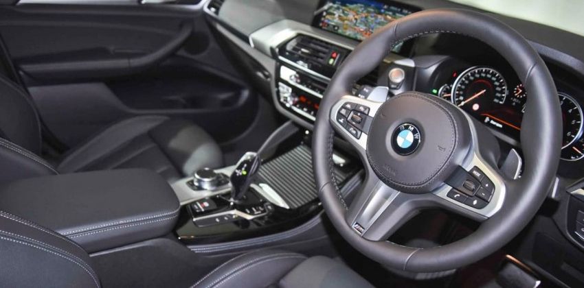 BMW X4 dash