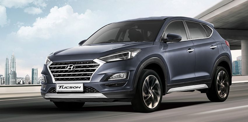 Hyundai Tucson Hit by a 4-ton boulder 3