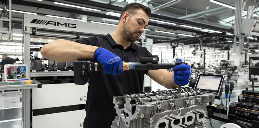 Mercedes-AMG M139 Engineer Tightening Nuts