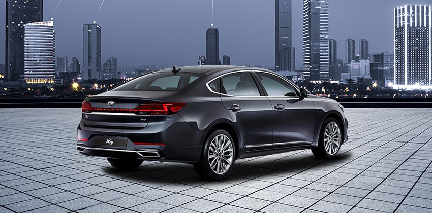 2020 Kia Cadenza Rear Angular