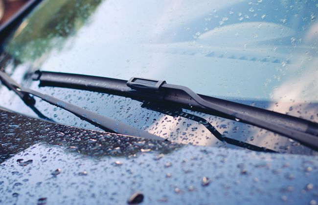 3 Simple steps to clean windshield wiper blades 