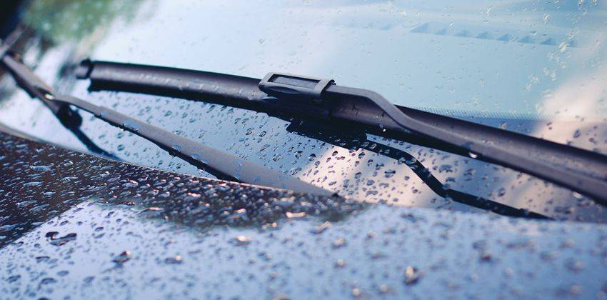 3 Simple steps to clean windshield wiper blades