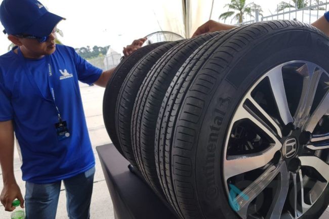 2019/06/ResizeMichelin-Ban-Baru-Hujan-Tips-Driving-Safety-Pengereman-Braking14.jpg