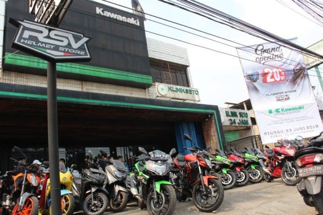 RSV Helmet Buka Flagship Store Baru di Diler Kawasaki RSV Helmet Buka Flagship Store Baru di Diler Kawasaki