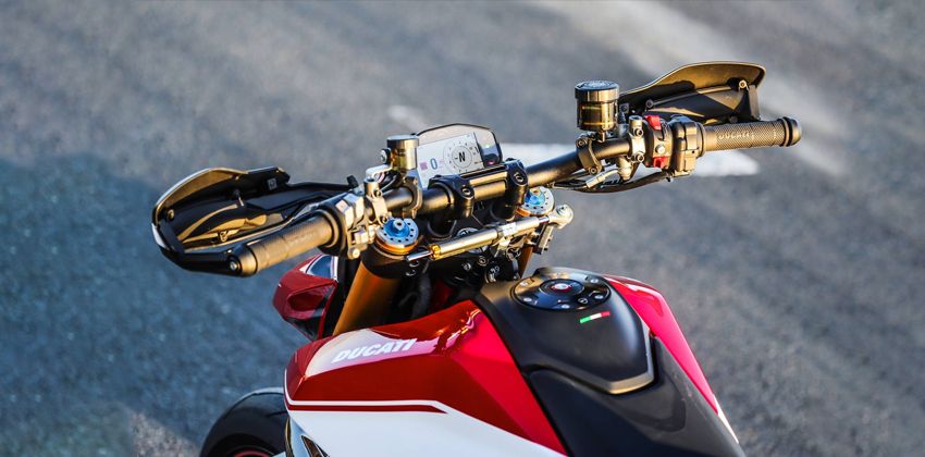 2019 Ducati Hypermotard 950 display