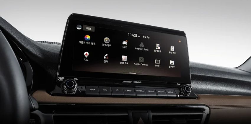 2020 Kia Seltos touchscreen