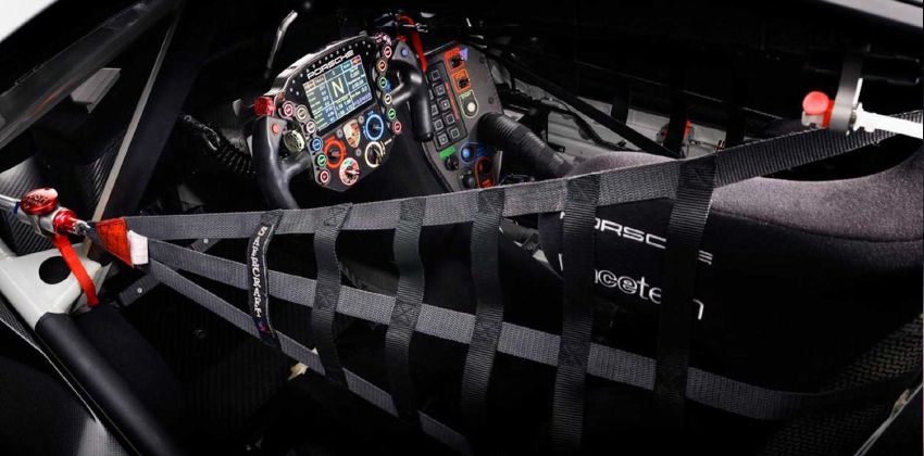 Porsche 911 RSR Cabin