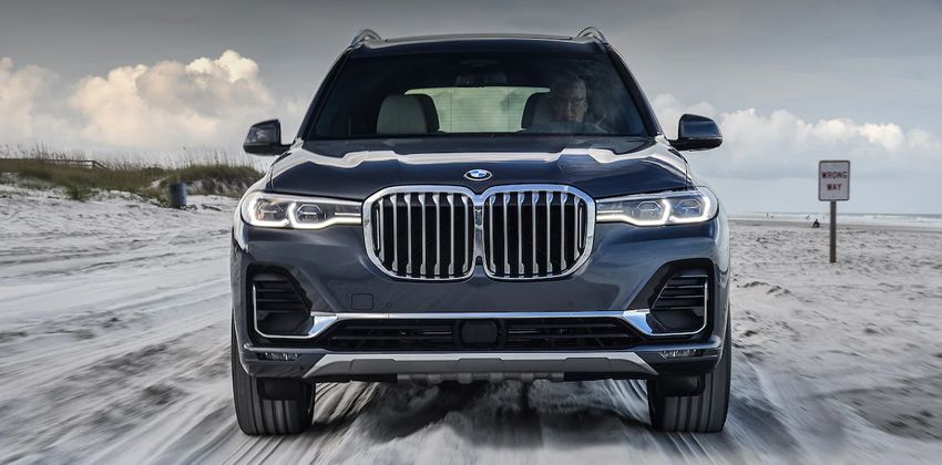 BMW X7 front