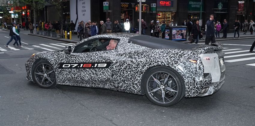 Corvette C8 SIDE