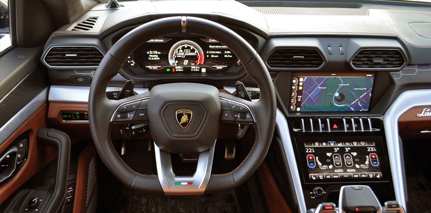 2019 Lamborghini Urus interior