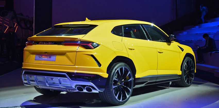 2019 Lamborghini Urus rear