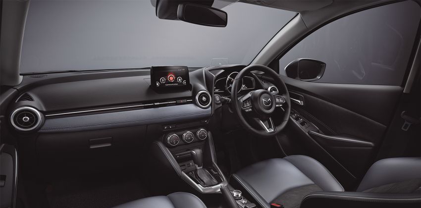 Mazda 2 facelift interior