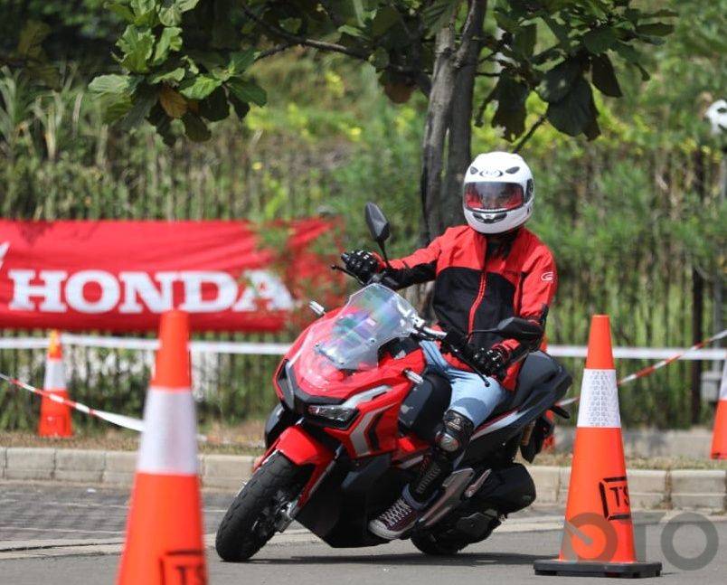 Honda ADV150 Asyik di Tikungan, Ini Rahasianya 