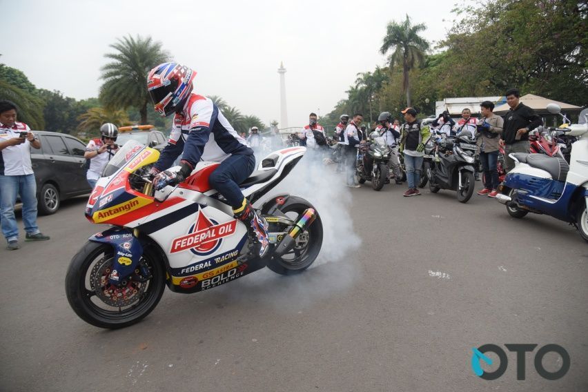 MotoGP: Sam Lowes Bikin Heboh Monas