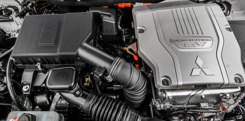 Mitsubishi Outlander PHEV engine